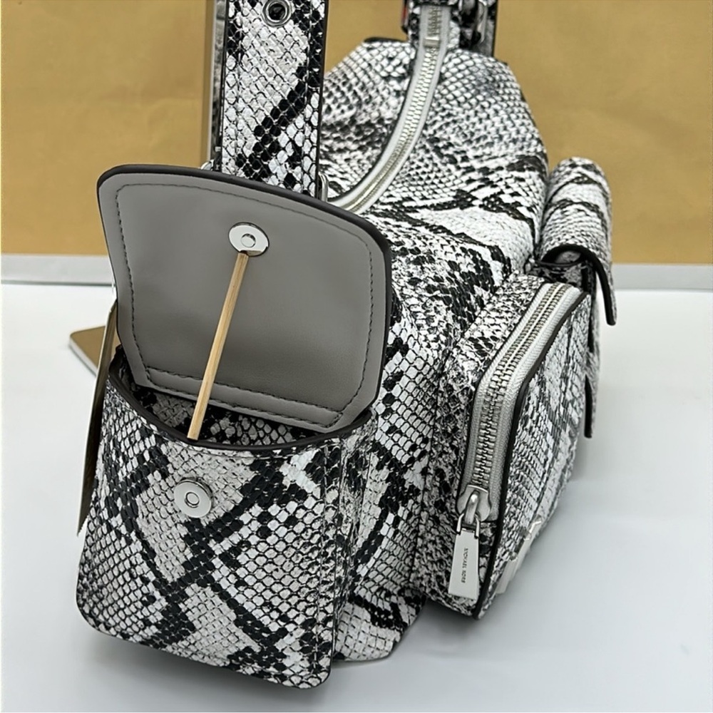 MICHAEL KORS Dakota Md Snake Embossed Leather Pocket Shoulder Bag
ALUMINUM
NWT - Picture 5 of 16